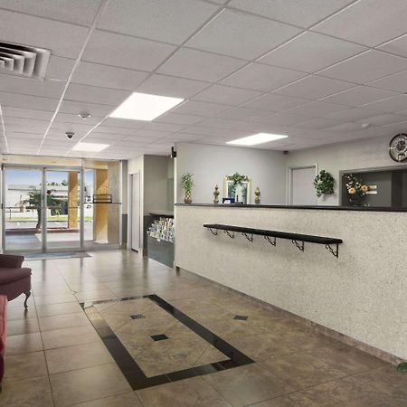 Howard Johnson By Wyndham Winter Haven Fl Экстерьер фото