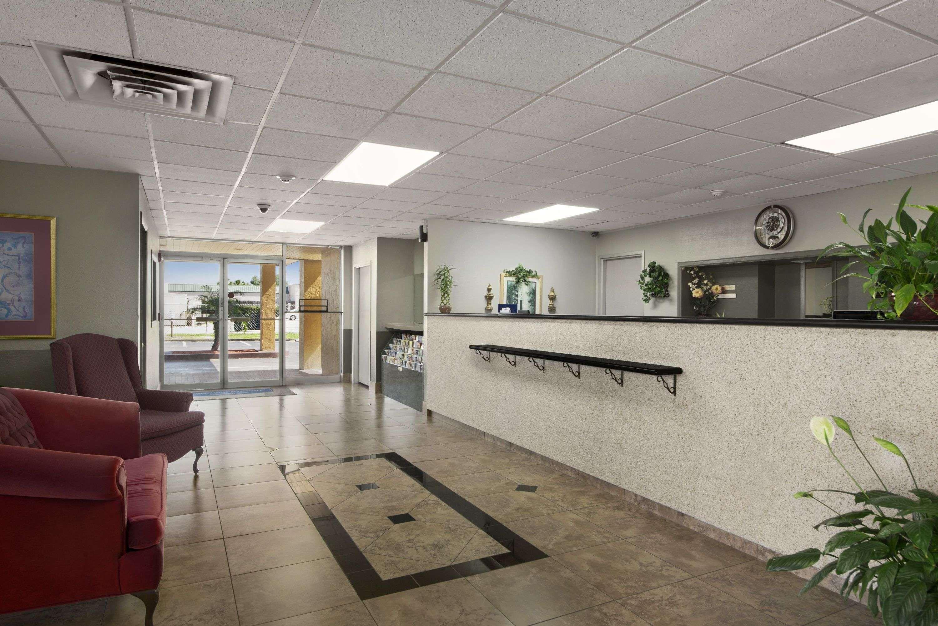 Howard Johnson By Wyndham Winter Haven Fl Экстерьер фото