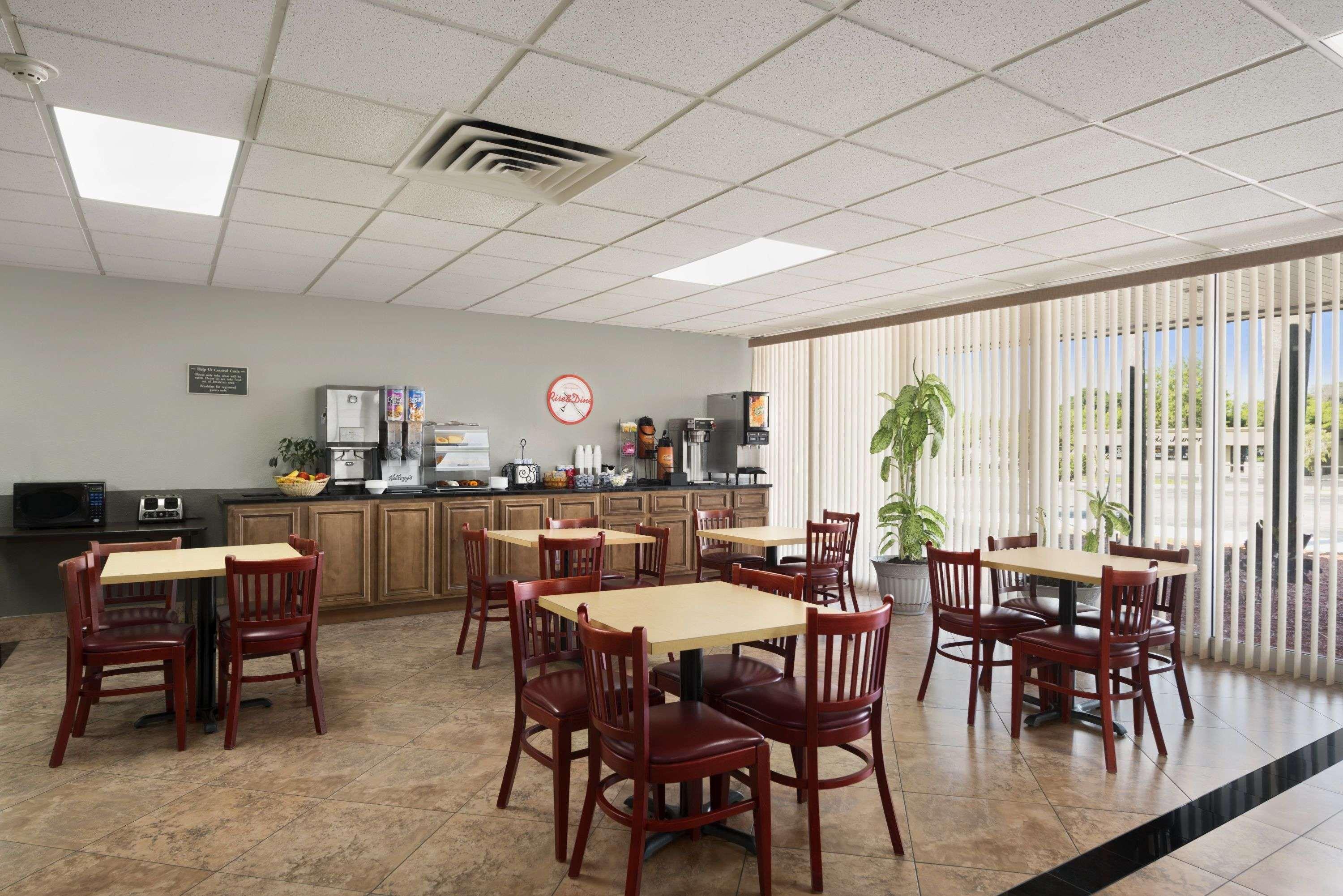 Howard Johnson By Wyndham Winter Haven Fl Экстерьер фото